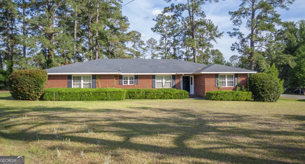 105 Edgewood RD Glennville, GA 30427