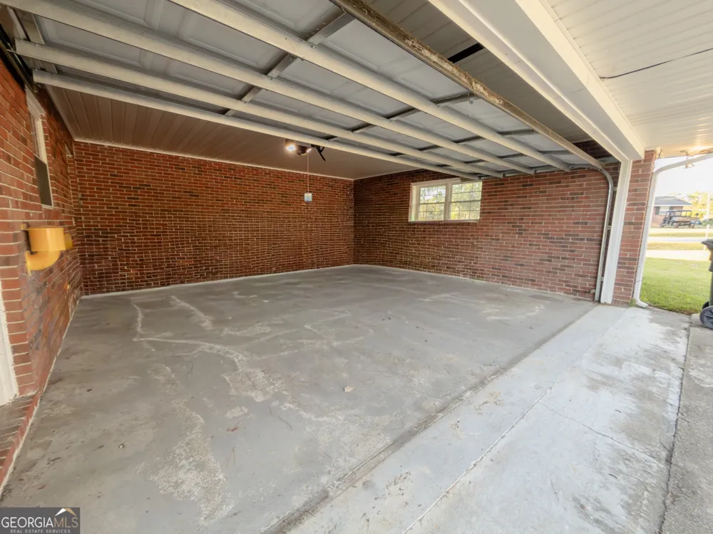 105 Edgewood RD Glennville, GA 30427