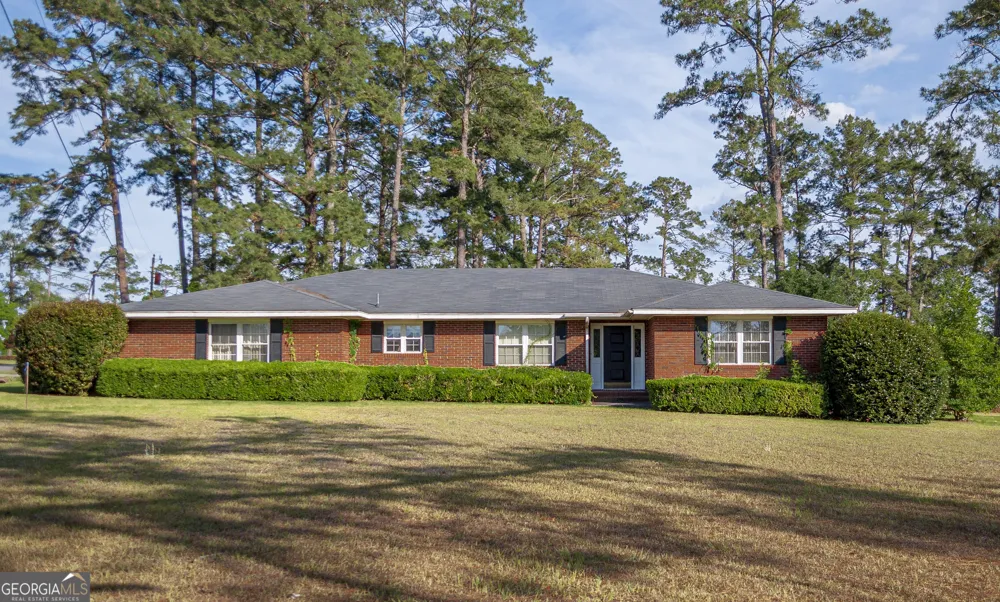 105 Edgewood RD Glennville, GA 30427