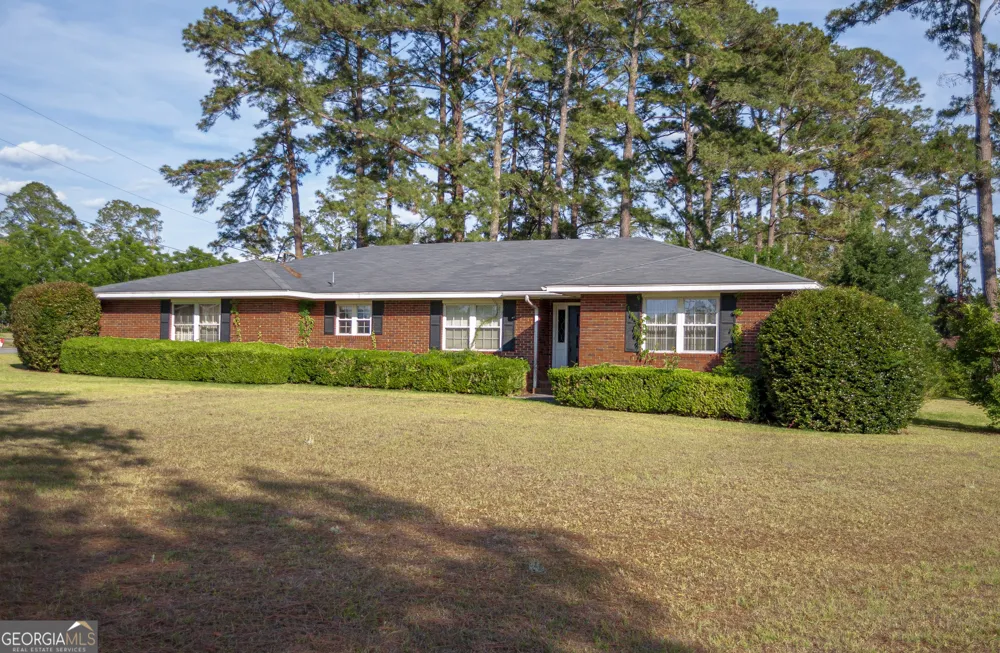 105 Edgewood RD Glennville, GA 30427