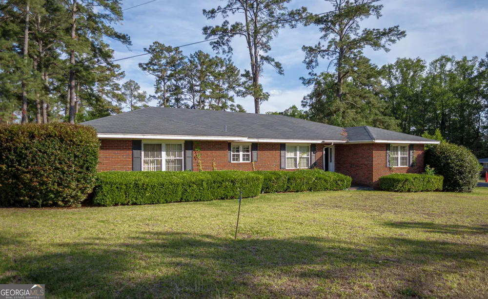 105 Edgewood RD Glennville, GA 30427