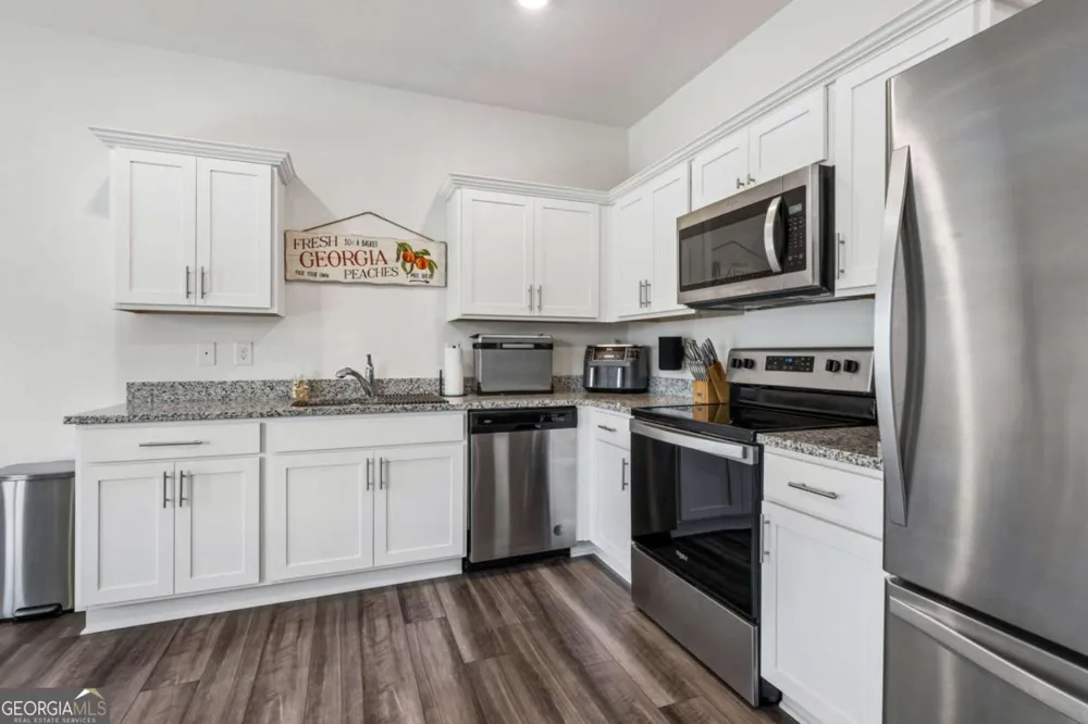 202 Fenchurch WAY Cartersville, GA 30120