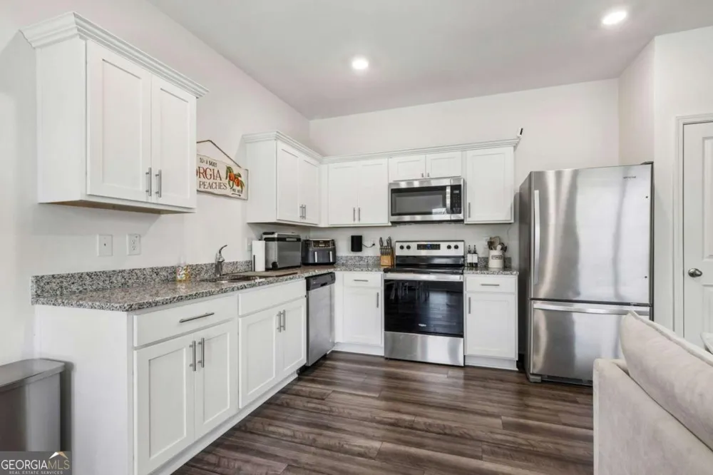 202 Fenchurch WAY Cartersville, GA 30120