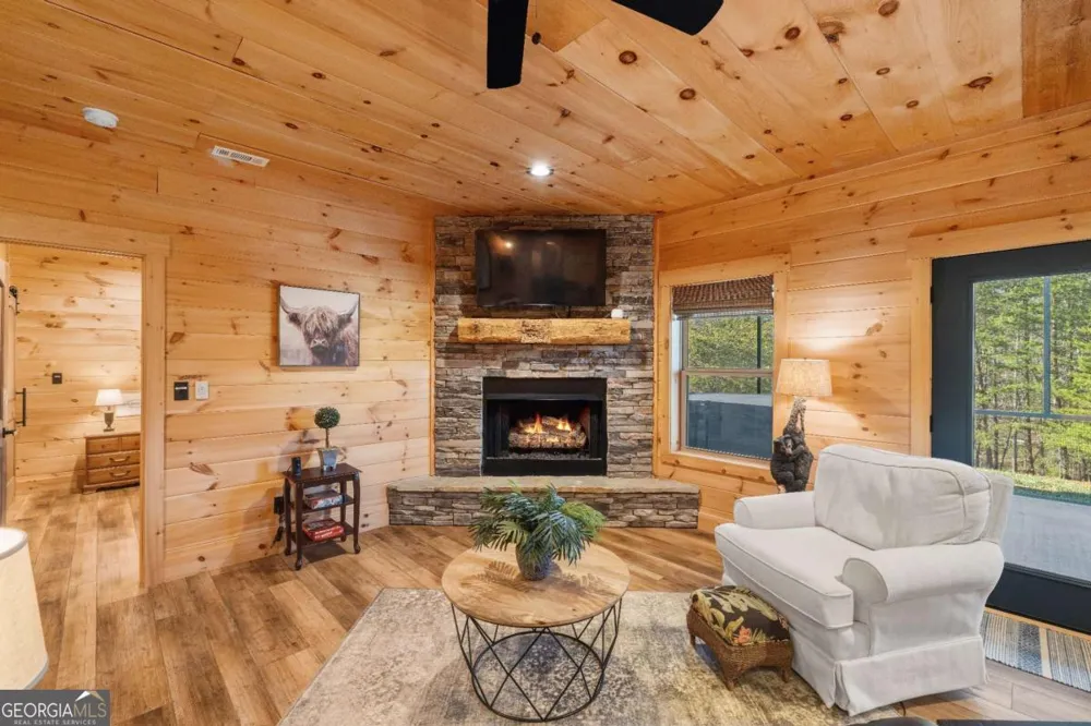 102 High Meadows TRL Morganton, GA 30560