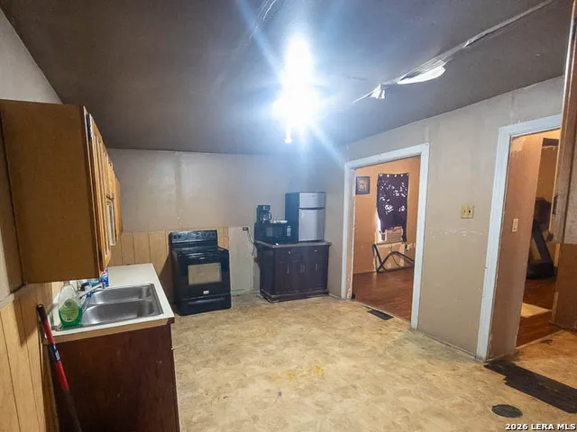 343 Bocawood Drive Poteet, TX 78065