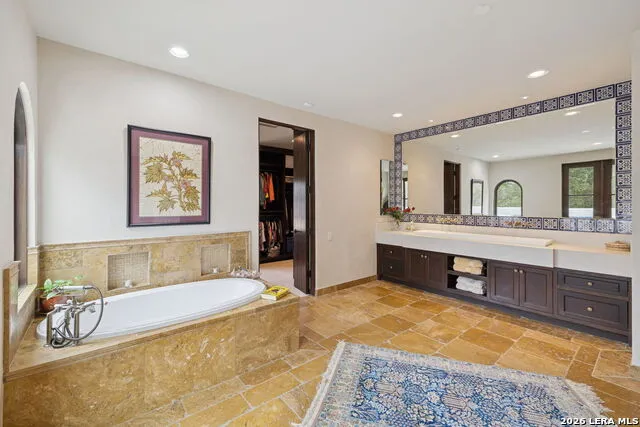 2835 Palomino Springs Bandera, TX 78003