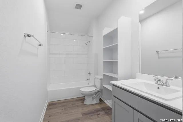 4966 don julio San Antonio, TX 78222