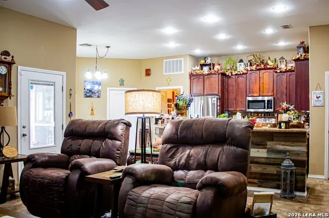 305 Yorktown Pleasanton, TX 78064