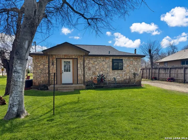 1314 Commerce Jourdanton, TX 78026