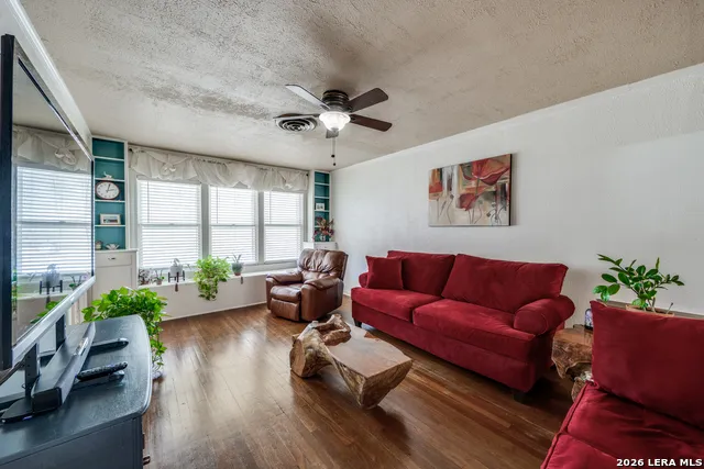 615 main Karnes City, TX 78118