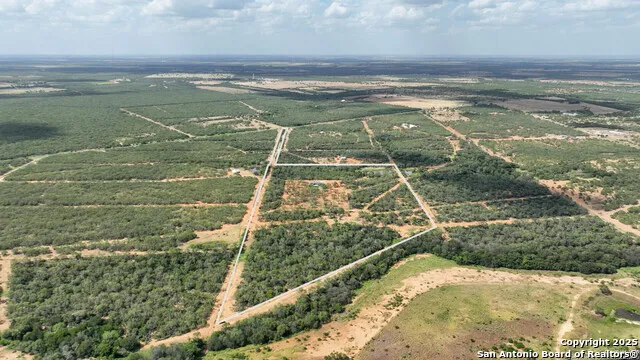6451 Bluntzer Jourdanton, TX 78026