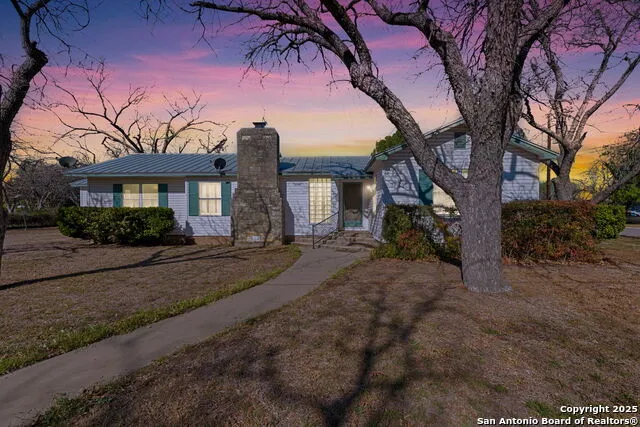 2602 Avenue K Hondo, TX 78861
