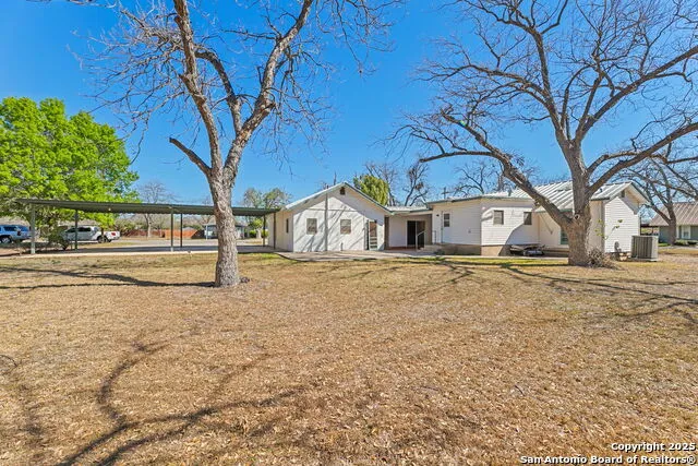 2602 Avenue K Hondo, TX 78861