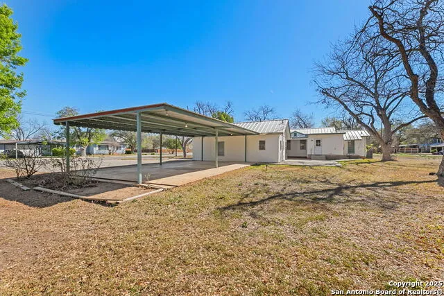 2602 Avenue K Hondo, TX 78861