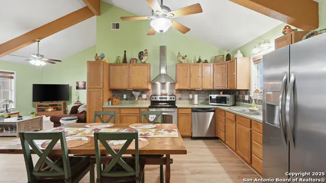 142 Chaparral Floresville, TX 78114