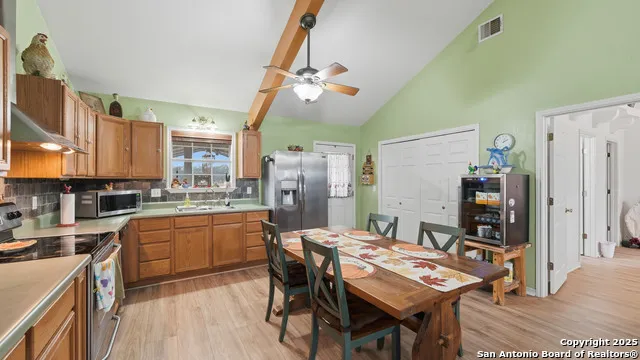 142 Chaparral Floresville, TX 78114