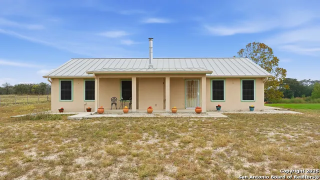 142 Chaparral Floresville, TX 78114