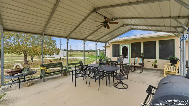 142 Chaparral Floresville, TX 78114