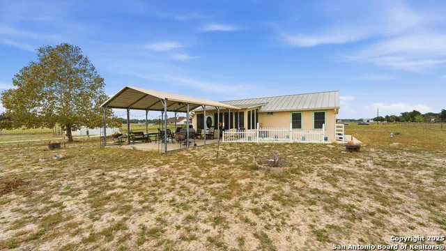 142 Chaparral Floresville, TX 78114
