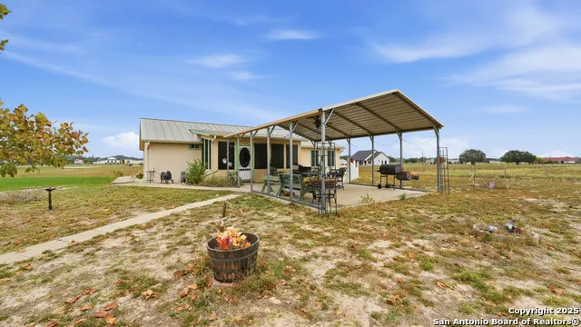 142 Chaparral Floresville, TX 78114