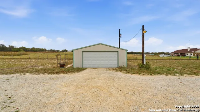 142 Chaparral Floresville, TX 78114