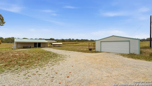 142 Chaparral Floresville, TX 78114