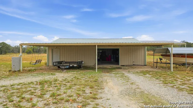 142 Chaparral Floresville, TX 78114