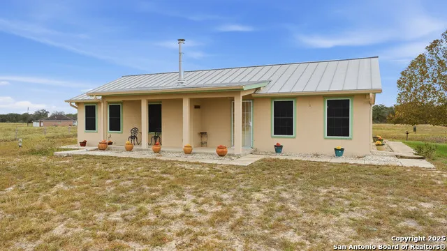142 Chaparral Floresville, TX 78114
