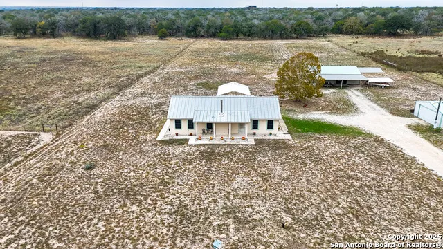 142 Chaparral Floresville, TX 78114