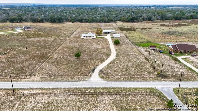 142 Chaparral Floresville, TX 78114