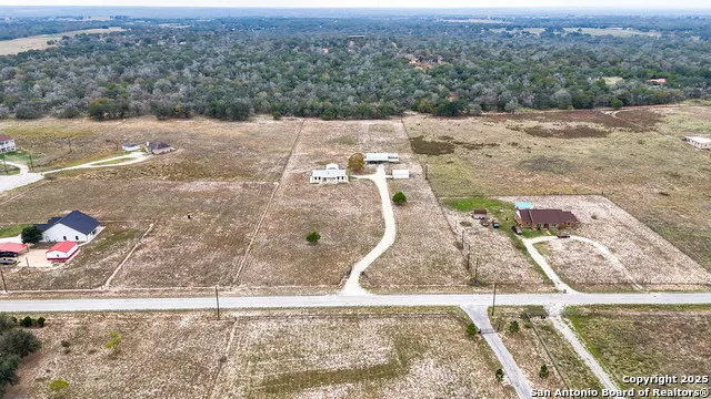 142 Chaparral Floresville, TX 78114