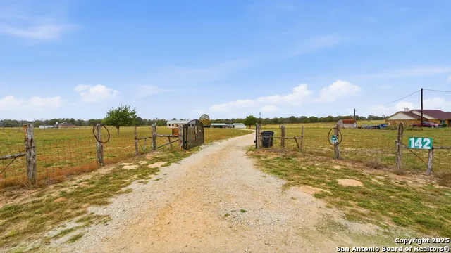 142 Chaparral Floresville, TX 78114
