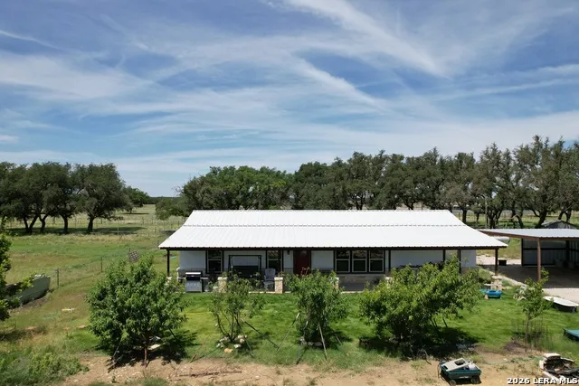 1812 UNIT B Cr 240 Rocksprings, TX 78880