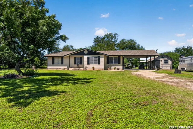 15505 Bradley Atascosa, TX 78002