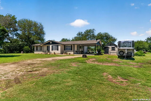 15505 Bradley Atascosa, TX 78002