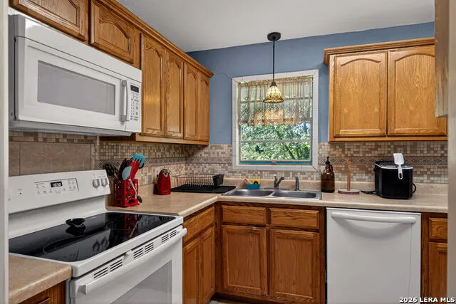 15505 Bradley Atascosa, TX 78002