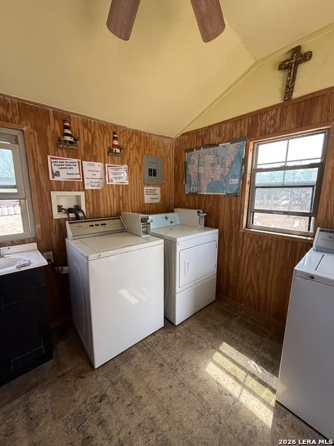 279 MESQUITE ST Carrizo Springs, TX 78834
