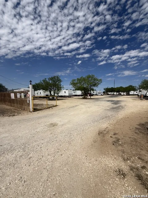 279 MESQUITE ST Carrizo Springs, TX 78834