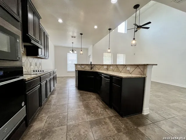 13724 Altamirano Live Oak, TX 78233