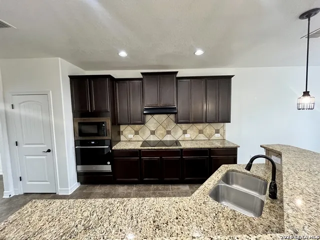 13724 Altamirano Live Oak, TX 78233