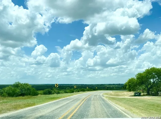 1590 McCauley Rd Floresville, TX 78114