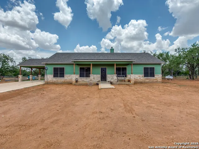 6451 Bluntzer Rd Jourdanton, TX 78026