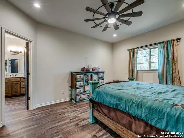 6451 Bluntzer Rd Jourdanton, TX 78026