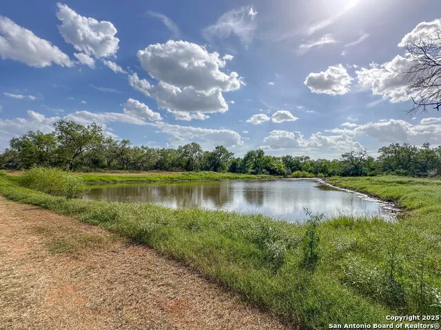 6451 Bluntzer Rd Jourdanton, TX 78026