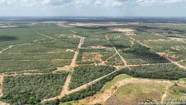 6451 Bluntzer Rd Jourdanton, TX 78026