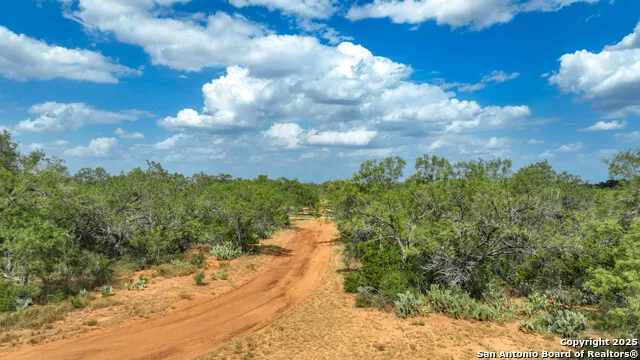 6451 Bluntzer Rd Jourdanton, TX 78026
