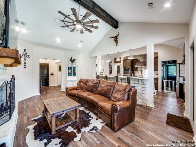 6451 Bluntzer Rd Jourdanton, TX 78026