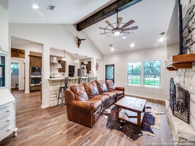 6451 Bluntzer Rd Jourdanton, TX 78026