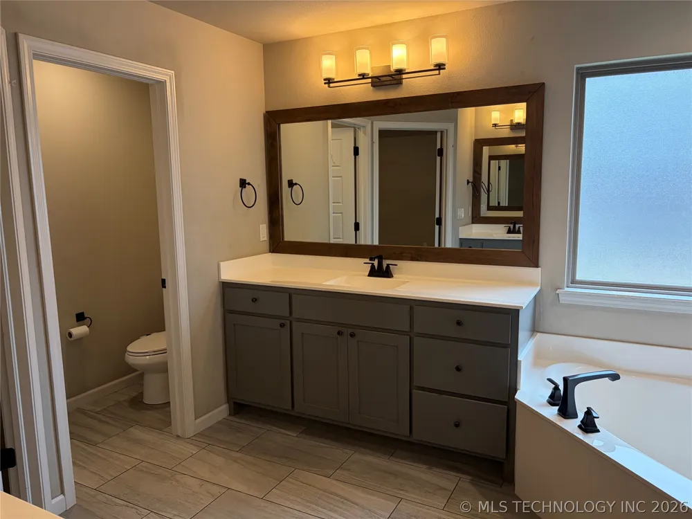 211 E 128th Place S Jenks, OK 74037