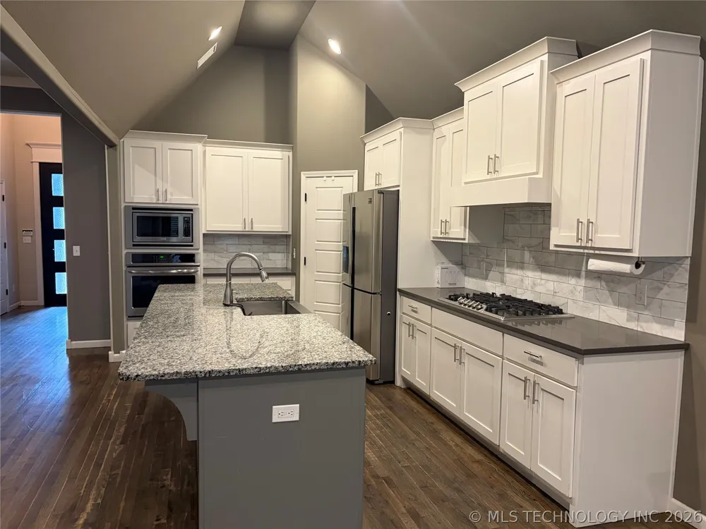 211 E 128th Place S Jenks, OK 74037